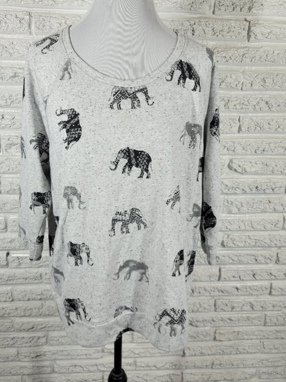 Style & Co Women XL Gray Elephant Rhinestone Sweatshirt 3/4 Sleeve GRA22E